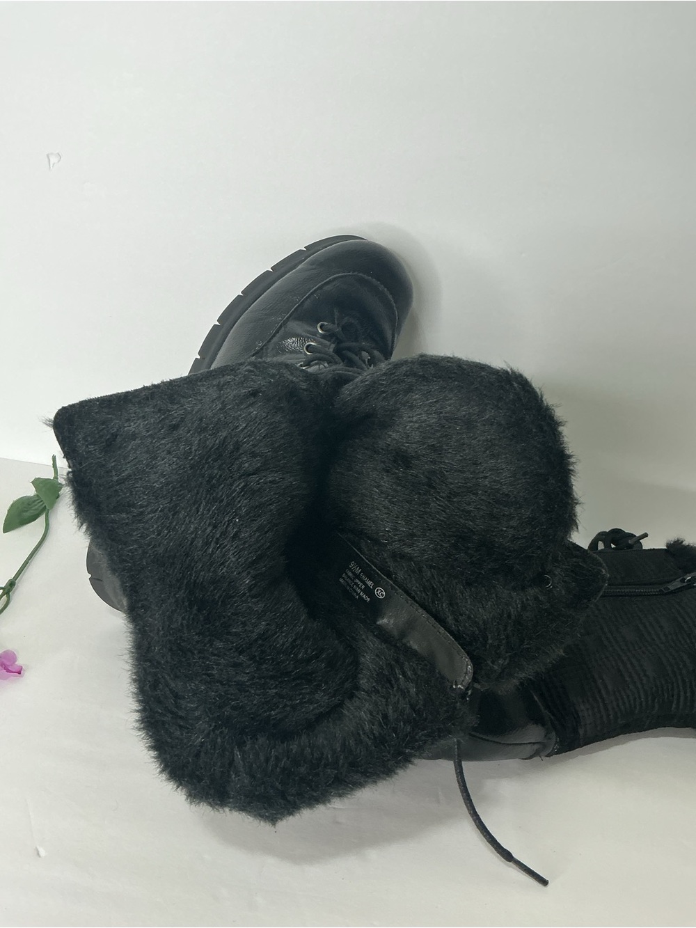 A2 by Aerosoles Black Lace-Up Faux Fur Trim Winter Boots size 9.5 women’s - Picture 6 of 8